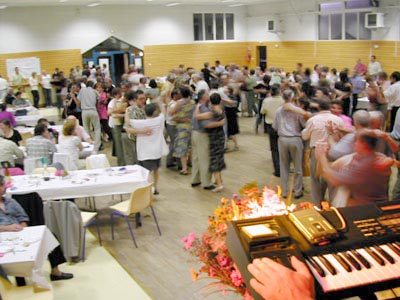 Fete_danseurs.jpg (41148 bytes)
